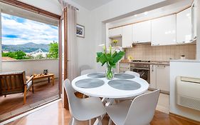 Apartment Mart
